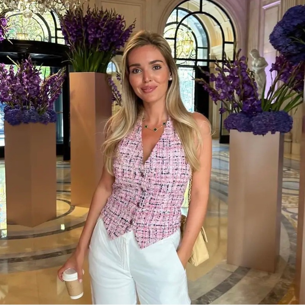 Chanel Pink Tweed Halter Vest Crop Top with Silk Lining & Deco Buttons / FR 38 - Picture 3 of 16